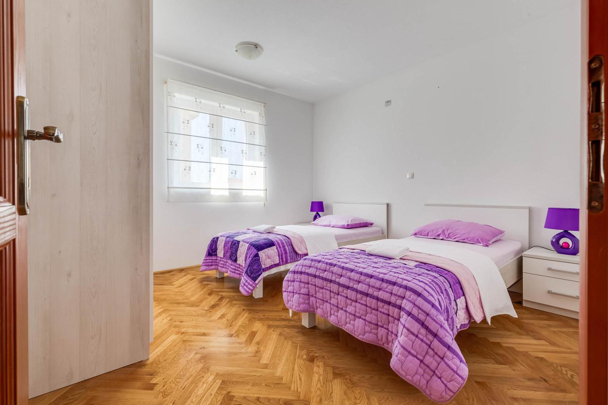 Apartmani Pocrnic Pakostane Exterior photo