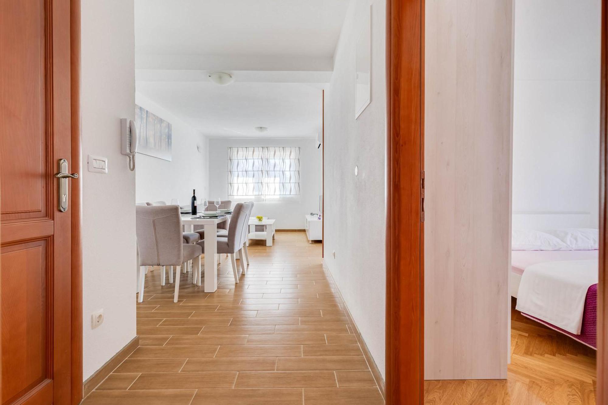 Apartmani Pocrnic Pakostane Exterior photo